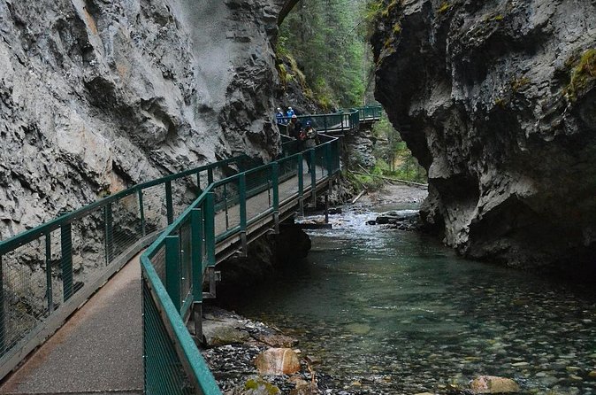 2025 Winner-Lake Louise Moraine Lake Johnston Canyon Banff Town - Banff Avenue or Bow Falls to finish