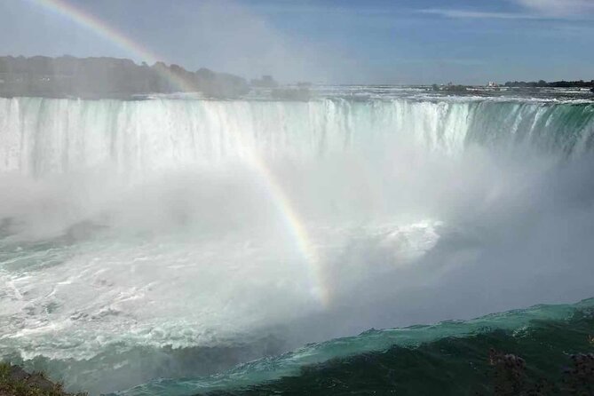 3 Day and 2 Night Tour: Toronto, 1000 Islands, and Niagara Falls - A second Toronto day with the CN Tower