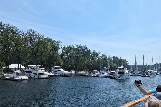 60-Minute Toronto Sightseeing Harbour Tour - Commentary, photos, and the pace of the hour
