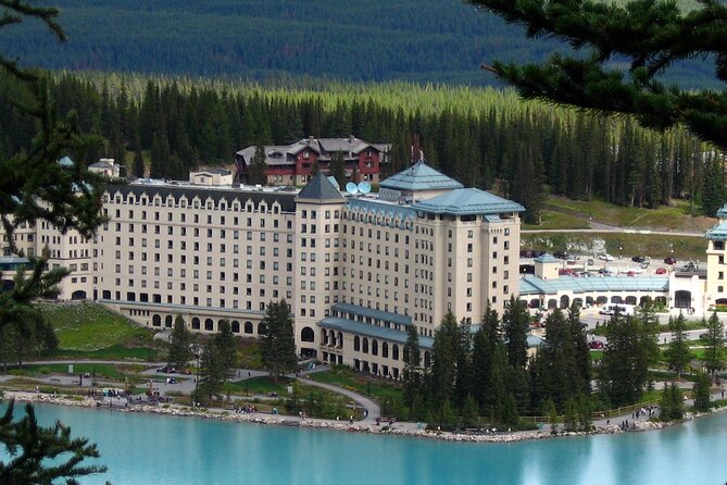 Airport Shuttle: Lake Louise <---> Calgary - A direct Calgary to Lake Louise ride
