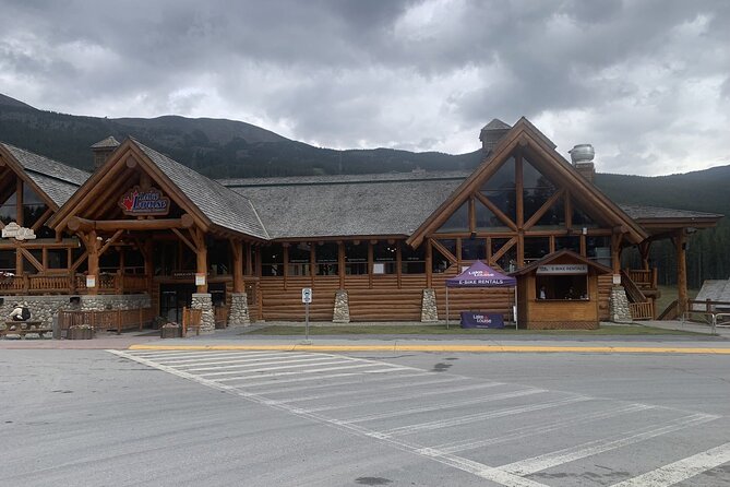 Airport Shuttle: Lake Louise <---> Calgary - Family travel and child-seat details