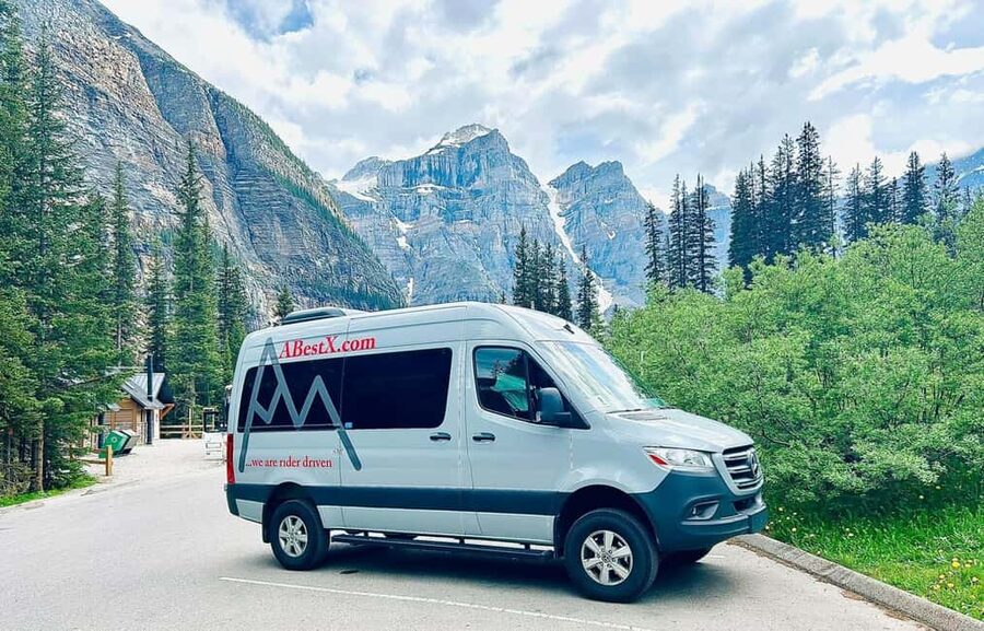 All-Inclusive Private Banff Tour with Hotel Transfer - An hour on Banff Avenue