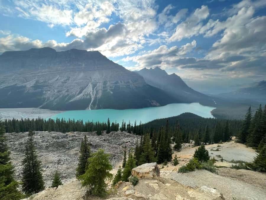 Banff and Jasper National Parks: Tour with Transport - Lake Louise and the first mountain views