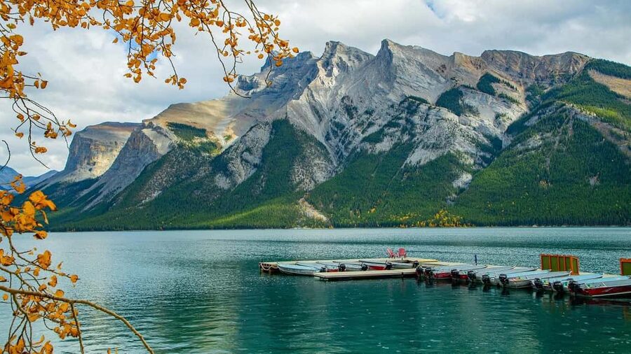 Banff/Calgary:Banff National Park&Johnston Canyon 1-Day Tour - Lake Minnewanka’s open shoreline