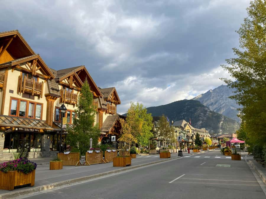 Banff/Canmore: Moraine Lake 1.5h & Lake Louise Half-Day Tour - The ride through Banff National Park