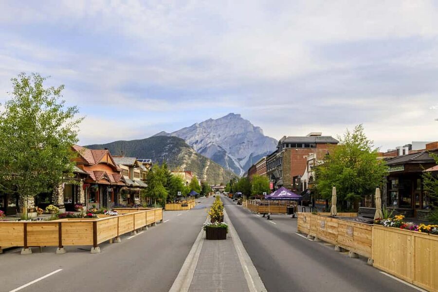 Banff: City Highlights Walking Tour | 3-Hour - Who should book this walk