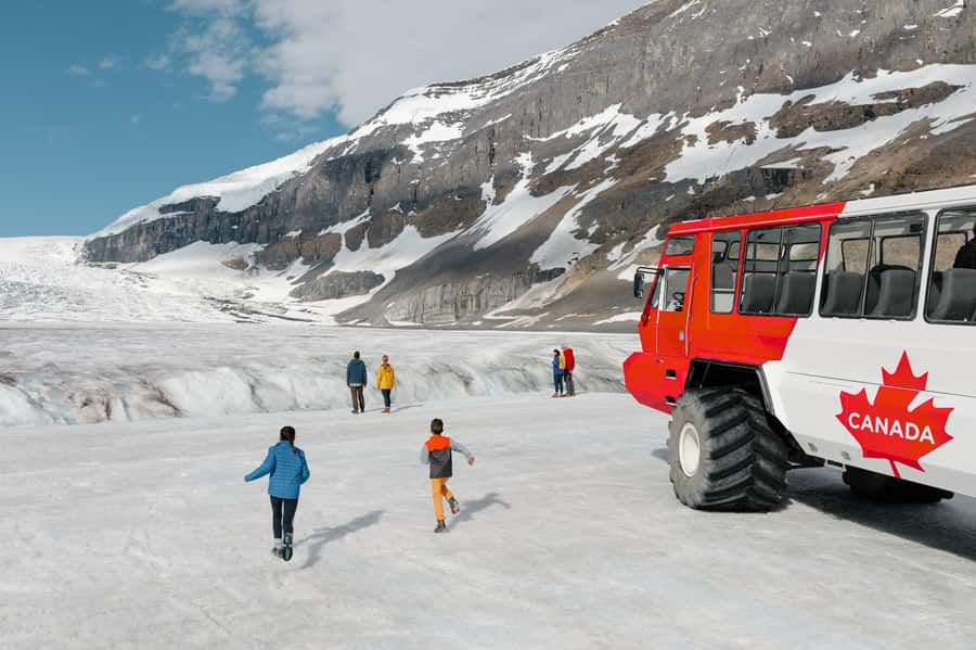 Banff: Columbia Icefield, Skywalk, Parkway, Bow & Peyto Lake - How the guides shape a long day