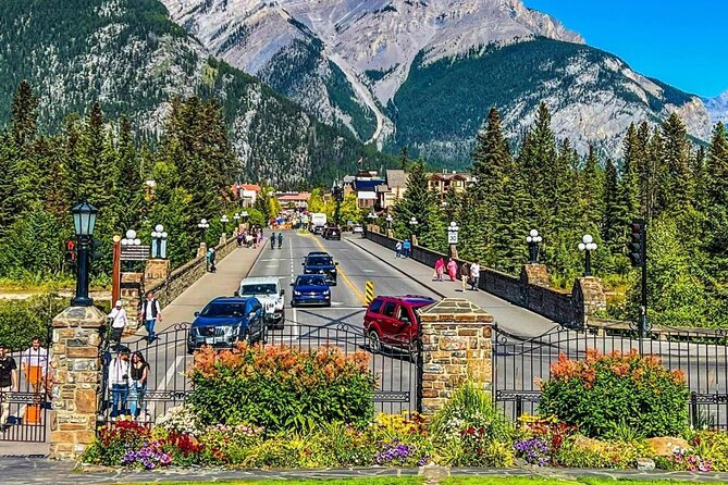 Banff: Gondola, Hot Spring and Three Lakes Tour - Surprise Corner brings the classic Banff view