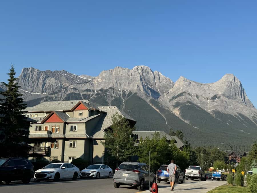 Banff: Gondola, Hot Springs, Bow falls & Three lakes tour - What the guiding is really worth