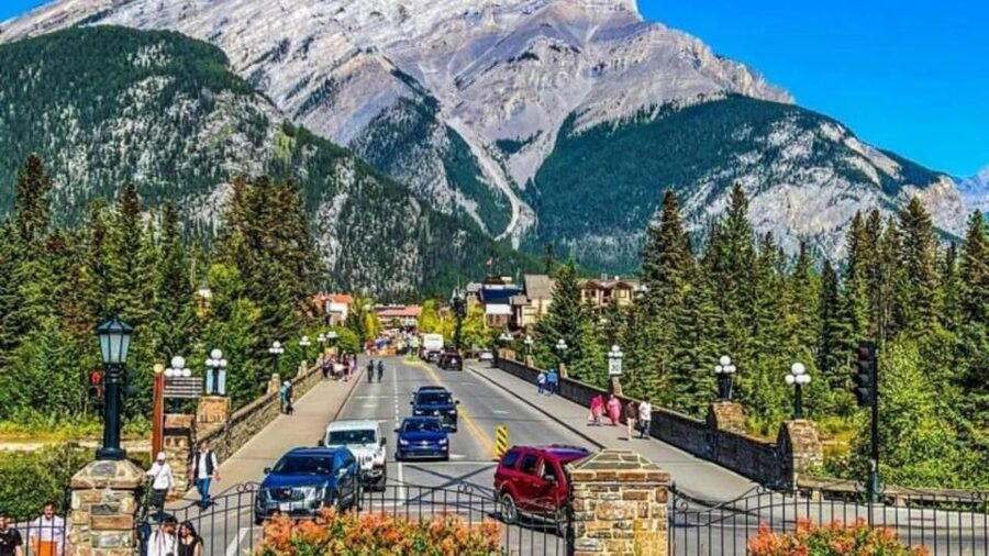 Banff: Gondola, Hot Springs, Bow falls & Three lakes tour - Banff Upper Hot Springs: check the current status