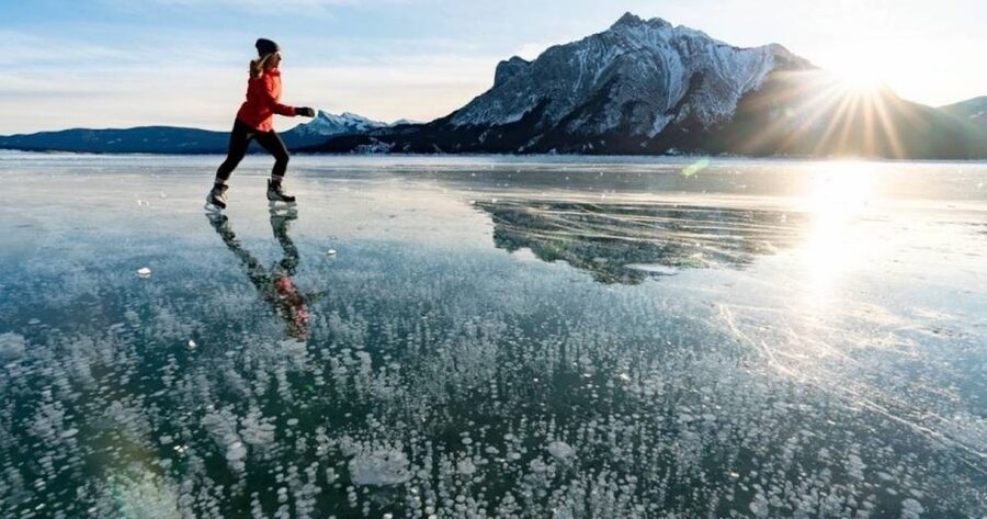Banff: Icefields Parkway & Abraham Lake Ice Bubbles Tour - What the guide adds to the day