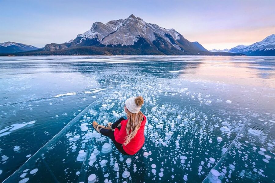 Banff: Icefields Parkway & Abraham Lake Ice Bubbles Tour - Food, warmth, and the gear you need