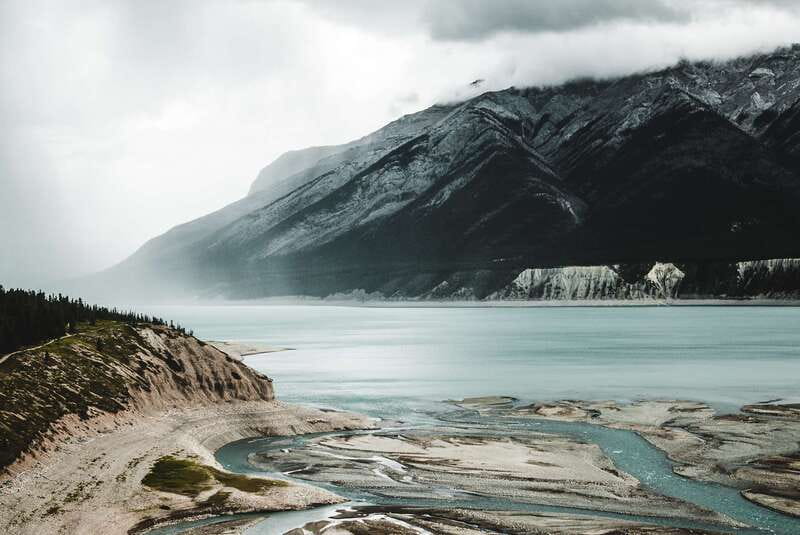 Banff/Jasper: Canadian Rockies Scenic Helicopter Tour - Photography, commentary, and the small-group advantage