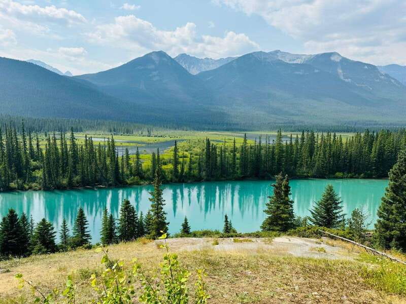 Banff: Lake Louise, Moraine, Emerald Lake & Johnston Canyon - Lake Louise gives you the classic Canadian Rockies view