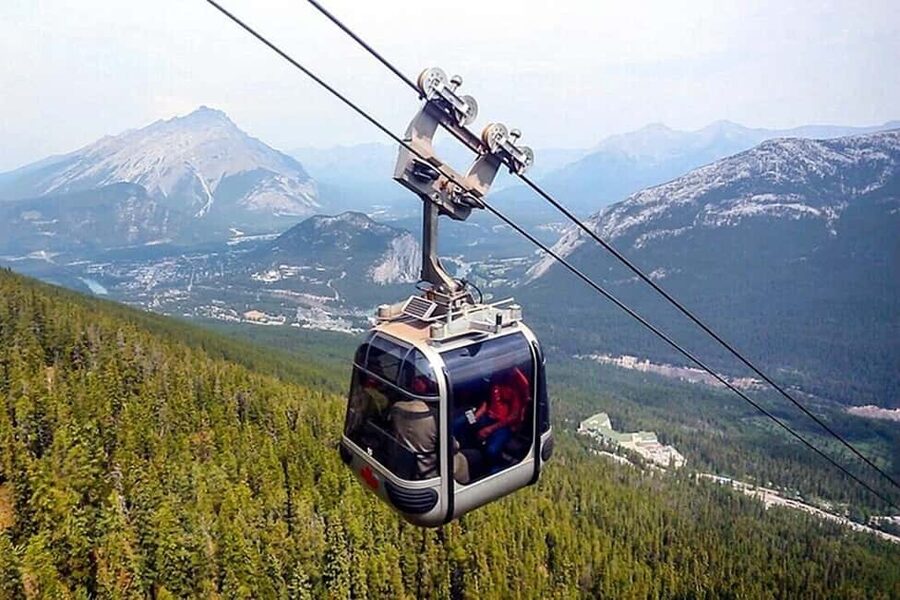 Banff:Lake Louise & Moraine Lake 1/2 Day Tour Canoe/Sightsee - Key points at a glance