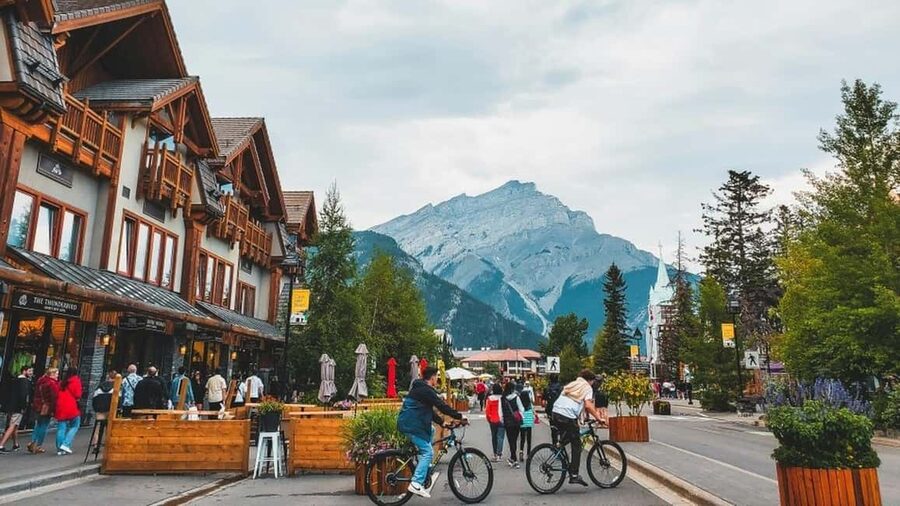 Banff:Lake Louise & Moraine Lake 1/2 Day Tour Canoe/Sightsee - Who should book this outing?