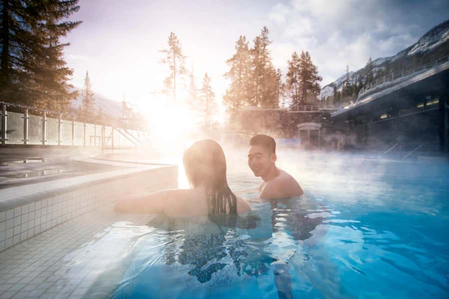 Banff: Lake Louise, Moraine Lake, Gondola, Cave & Basin Tour - Eighty minutes to eat and explore Banff Avenue