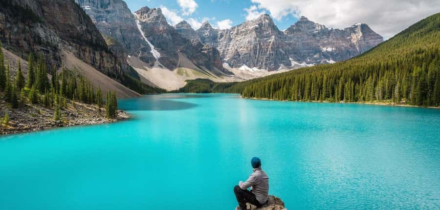 Banff: Lake Louise & Moraine Lake Half Day Tour - Lake Louise: famous water and limited time