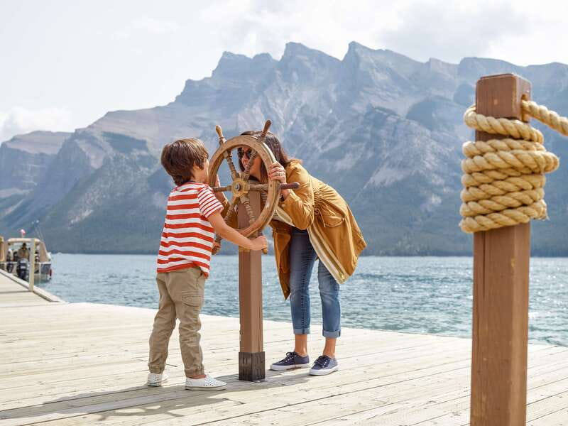 Banff: Lake Minnewanka Cruise - Timing, capacity, and accessibility