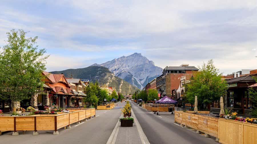 Banff: Moraine Lake, Lake Louise, Emerald Lake and Yoho Trip - Comfort, Timing, and What to Pack