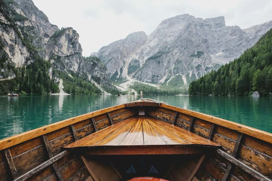 Banff: Moraine Lake, Lake Louise, Emerald Lake and Yoho Trip - Lake Louise, the Classic First Stop