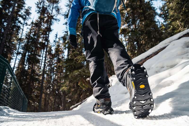 Banff: Morning or Afternoon Johnston Canyon Icewalk - Upper Falls and the hot chocolate stop