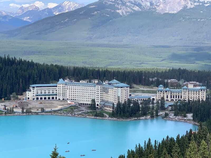Banff Town: Gondola, Lake Louise, Moraine, Cave and Basin - Lake Louise: the essential 50-minute stop