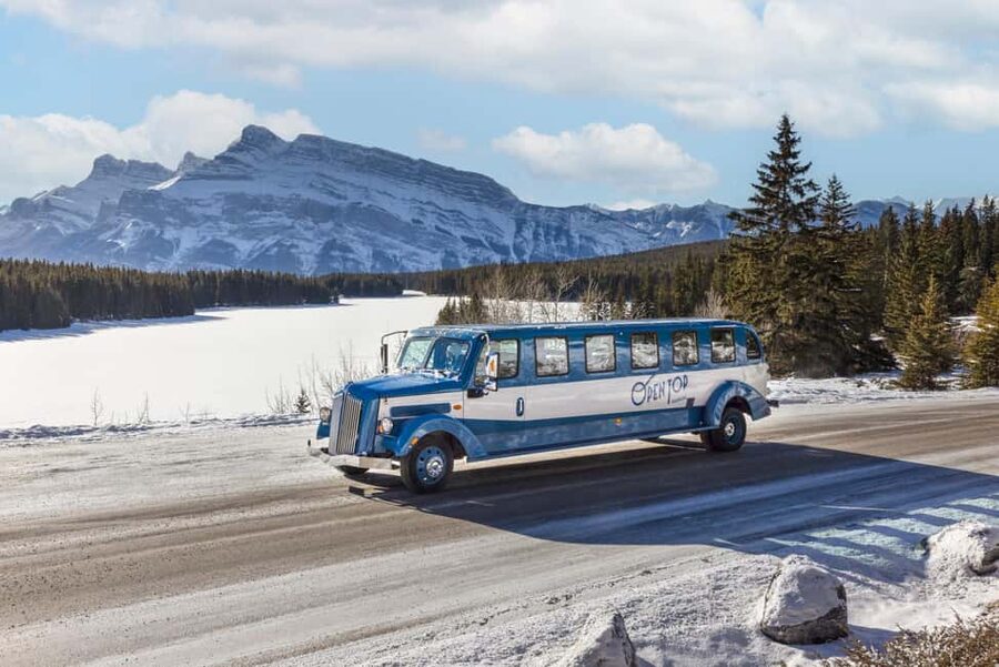 Banff: Winter Tour with Dinner & Nightrise at Banff Gondola - Two Jack Viewpoint and Lake Minnewanka