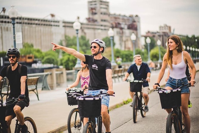 Bike / E-bike Tour : Downtown, Old Montreal, Waterfront by Fitz - Mount Royal Park: a first look at Montreal’s mountain