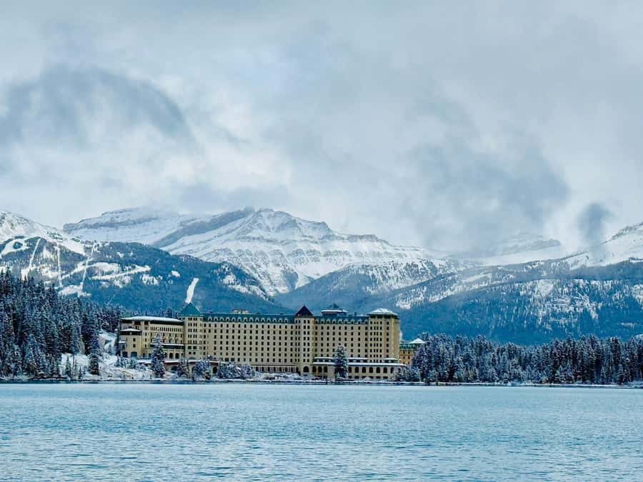 Calgary, Banff: Lake louise , Moraine ,Emerald Lake day Tour - Moraine Lake and the Rockpile Trail are the summer centerpiece