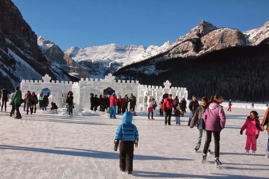 Calgary/Banff: Lake Louise, Moraine & Johnston Canyon Trip - Three famous Banff sights in one day