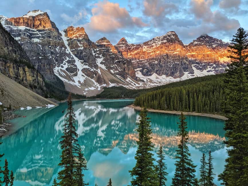 Calgary: Banff Top Lakes Tour with Banff Town Visit - Moraine Lake is the seasonal headline