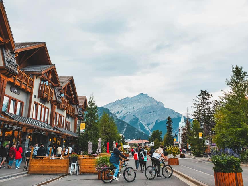Calgary: Banff Top Lakes Tour with Banff Town Visit - Lake Louise gives you the grand opening