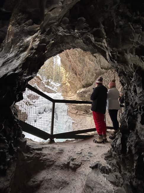 Calgary/Canmore/Banff: BEST of BANFF with LAKES Group Tour - Lake Louise: the tour’s big opening view