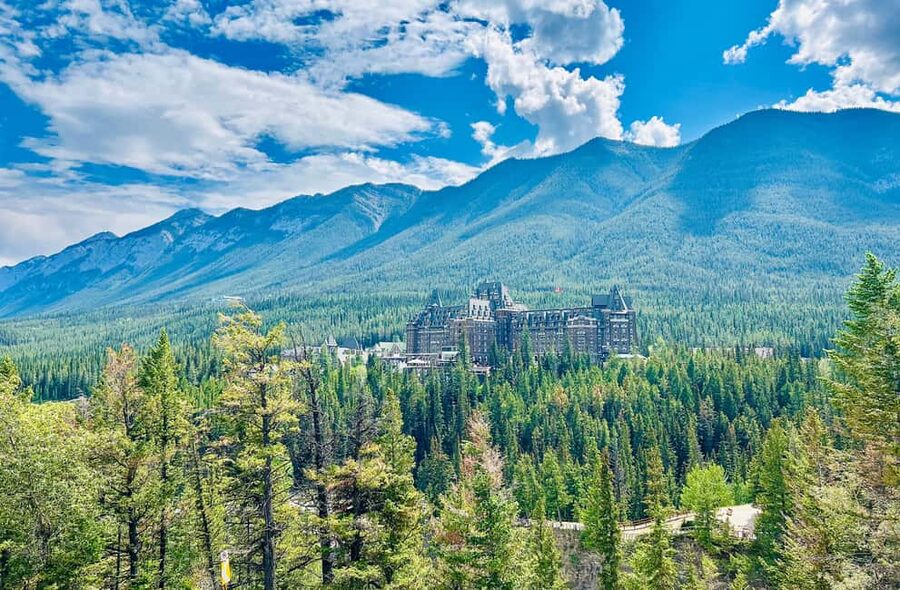Calgary/Canmore/Banff: BEST of BANFF with LAKES Group Tour - How much walking and road time should you expect?