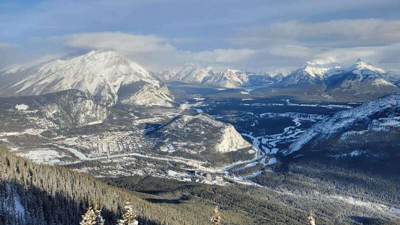 Calgary: Canmore, Banff, Lake Louise - Gondola Included - Why the small group matters on a long Rockies day