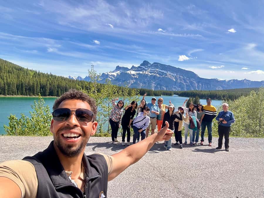 Calgary/Canmore: Banff National Park & Lake Louise Day Trip - Who should book this experience?