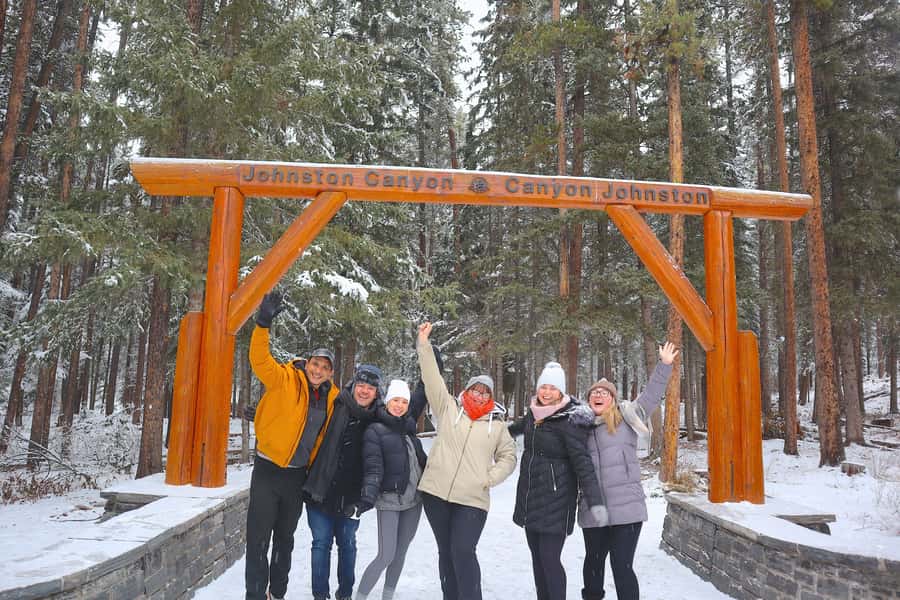 Calgary/Canmore: Banff National Park & Lake Louise Day Trip - Two hours to explore Banff Town