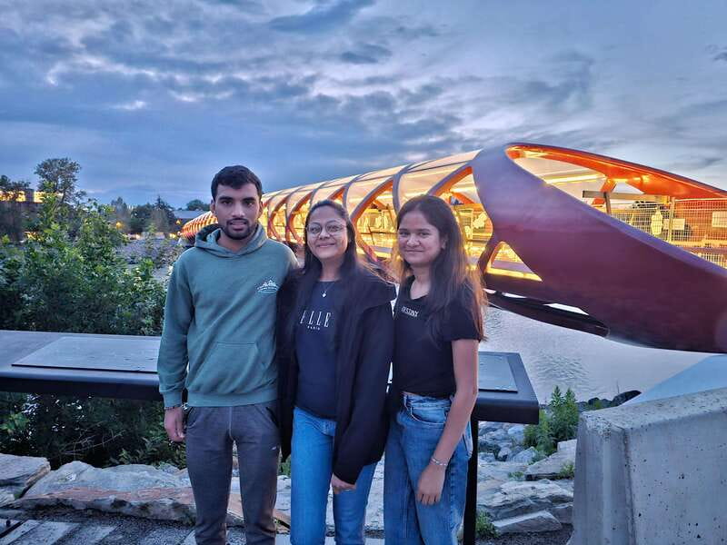 Calgary City Tour & Yamnuska Wolfdog Sanctuary Private Tour - Scotsman’s Hill gives you the best quick skyline pause