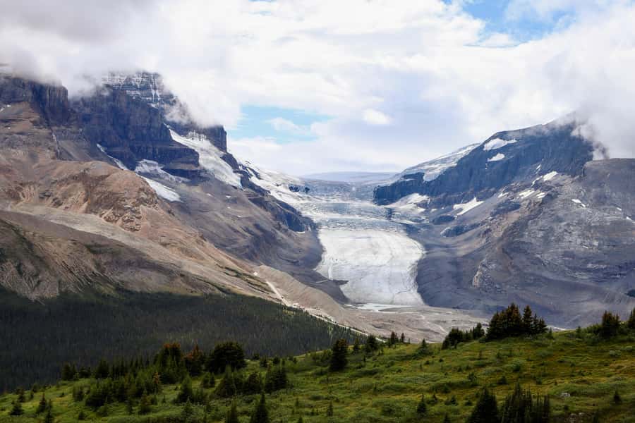 Calgary: Day Trip to Jasper with Lunch - Sunwapta Falls brings the thunder