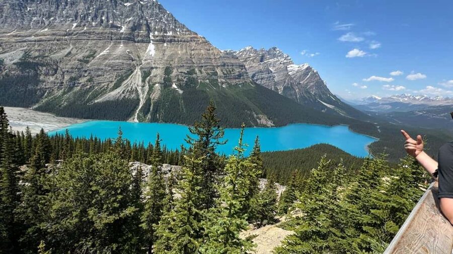 Columbia Icefield, Skywalk, Crowfoot Glacier, and Lakes Tour - Bow Lake offers a quiet pause