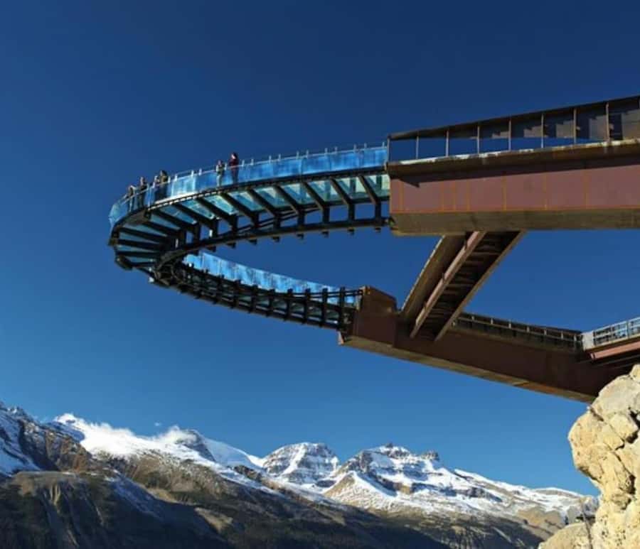 Columbia icefield, Skywalk, Waterfowl, Bow & Peyto Lake Tour - Reaching the Columbia Icefield