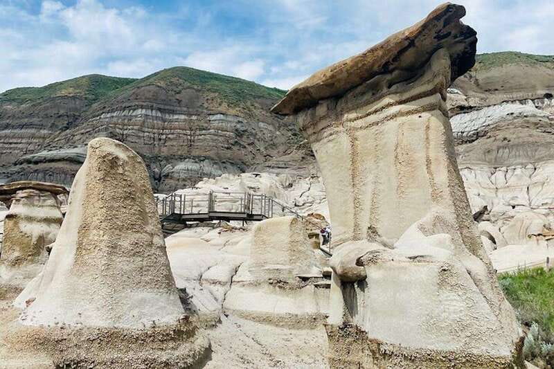 Day of Dinosaurs and Hoodoos From Calgary to the Badlands - From Calgary to Alberta’s Badlands