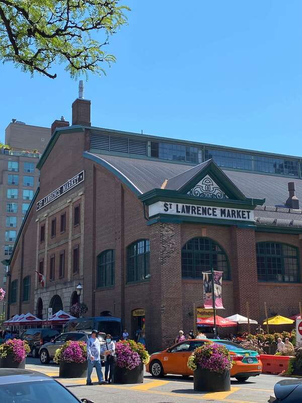 Downtown Toronto: Walking tour experience. English/Spanish - Seeing Chinatown through food and daily life