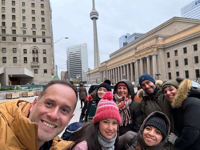 Downtown Toronto: Walking tour experience. English/Spanish - Adding Toronto Island when the season allows