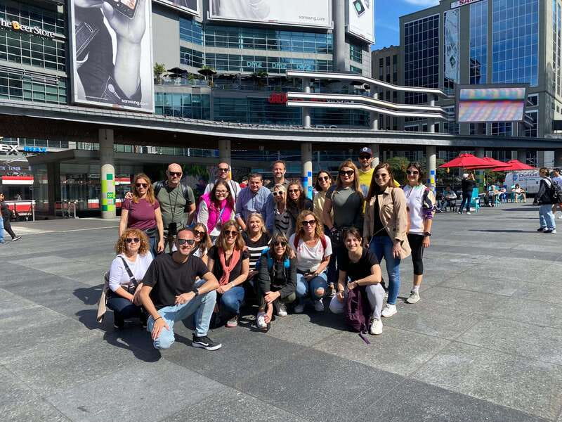 Downtown Toronto: Walking tour experience. English/Spanish - Tasting Toronto at St. Lawrence Market