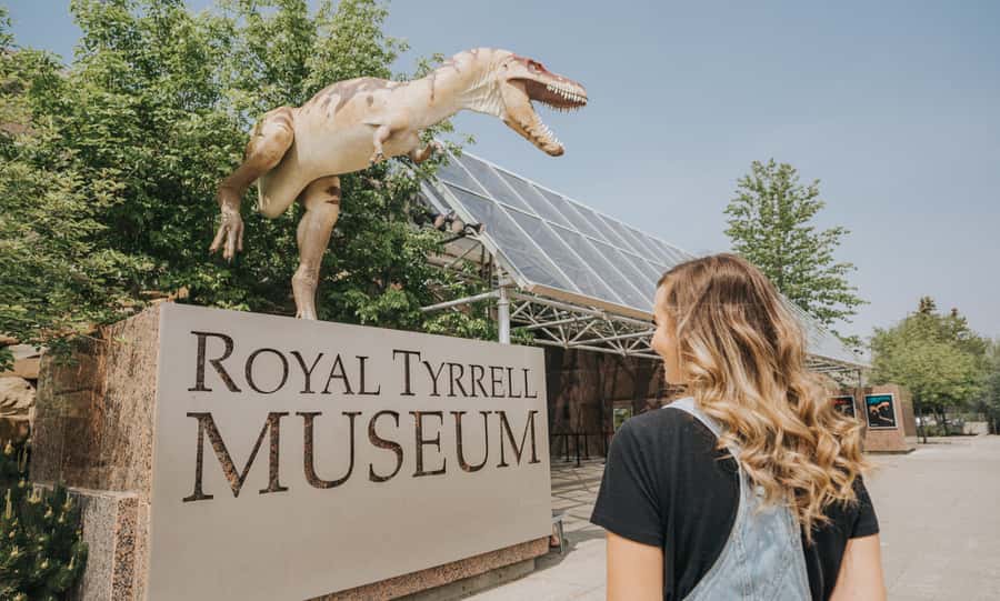 Drumheller: Dinosaurs, Canyons, & Hoodoos Day Tour - Why Drumheller makes a strong day trip from Calgary