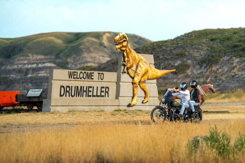 Drumheller: Dinosaurs, Canyons, & Hoodoos Day Tour - Lunch is simple and left to you