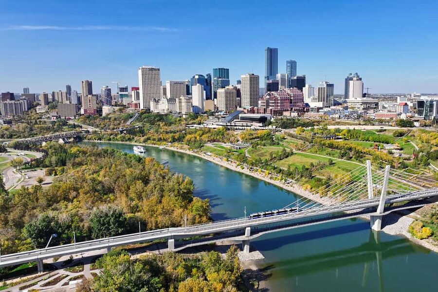 Edmonton: City Highlights Walking Tour | 3-Hour - River valley views and the final walk back