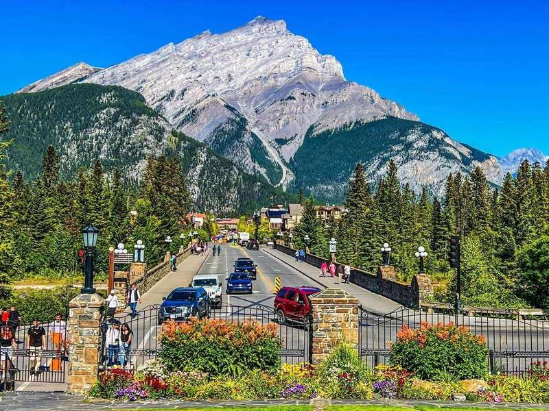 Emerald Lake, Moraine, Louise, Johnston Canyon & Banff Town - Emerald Lake in Yoho National Park